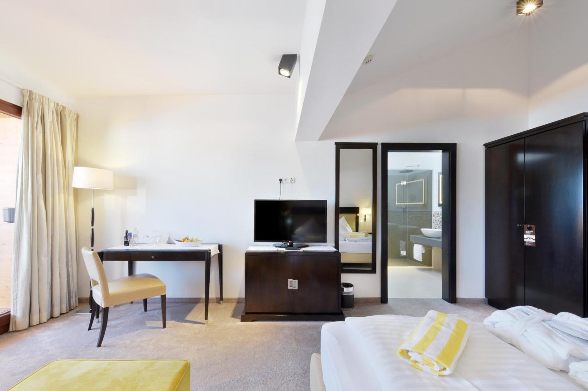Mountains Hotel Seefeld in Tirol Room photo